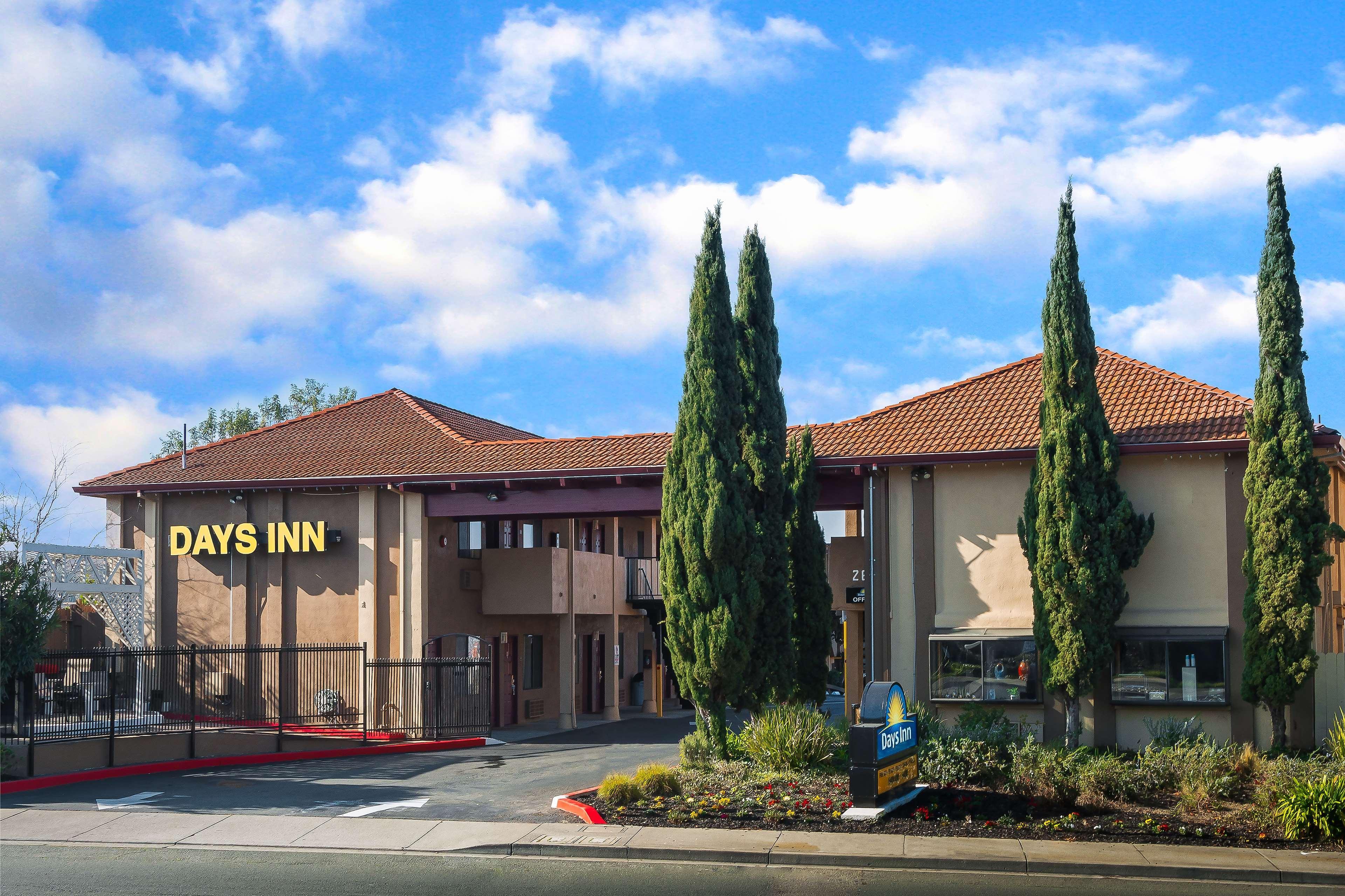 Days Inn By Wyndham Pinole Berkeley Bagian luar foto