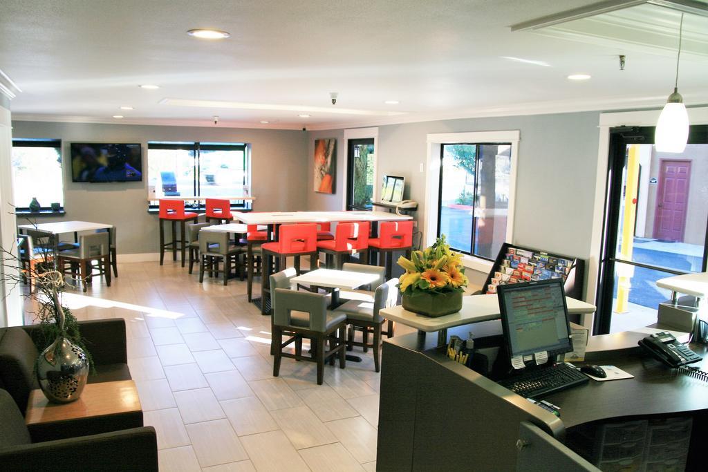 Days Inn By Wyndham Pinole Berkeley Bagian luar foto